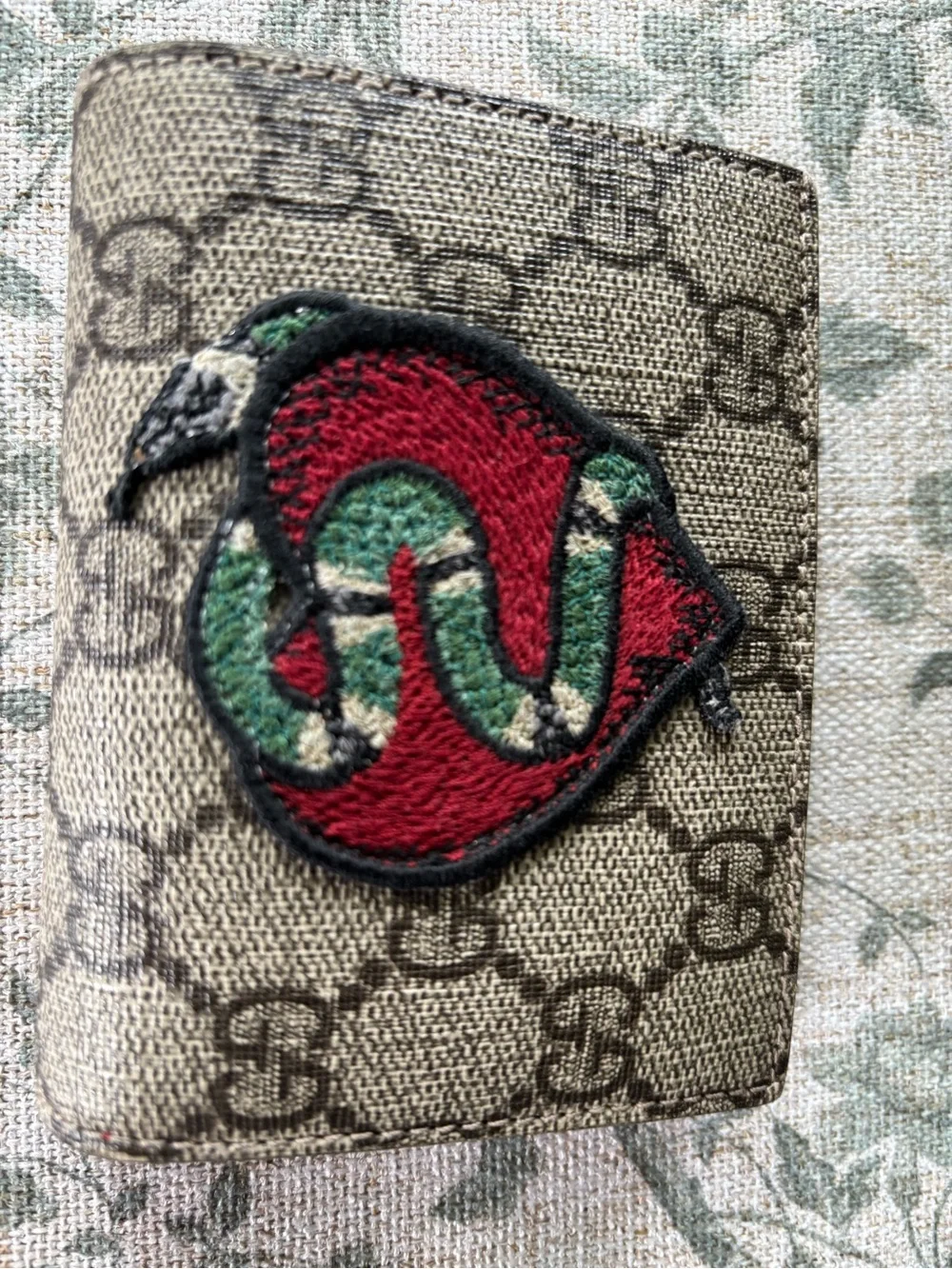 EUC Gucci Limited Edition GG Supreme Heart Snake Wallet.